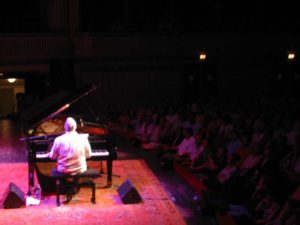 Randy enchants the Viennese in 2006.